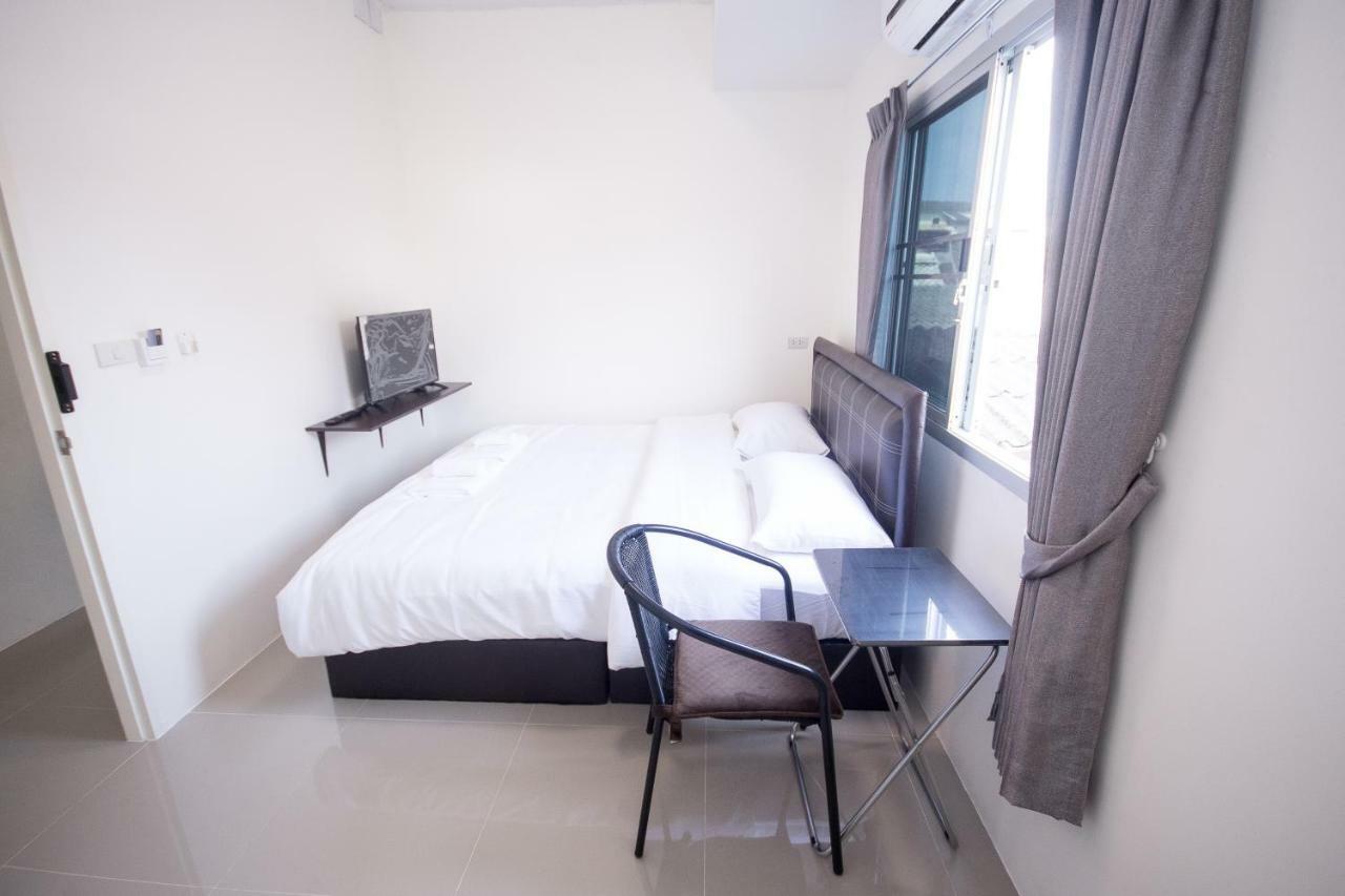 Ninaguesthouse Bangkok Exterior photo
