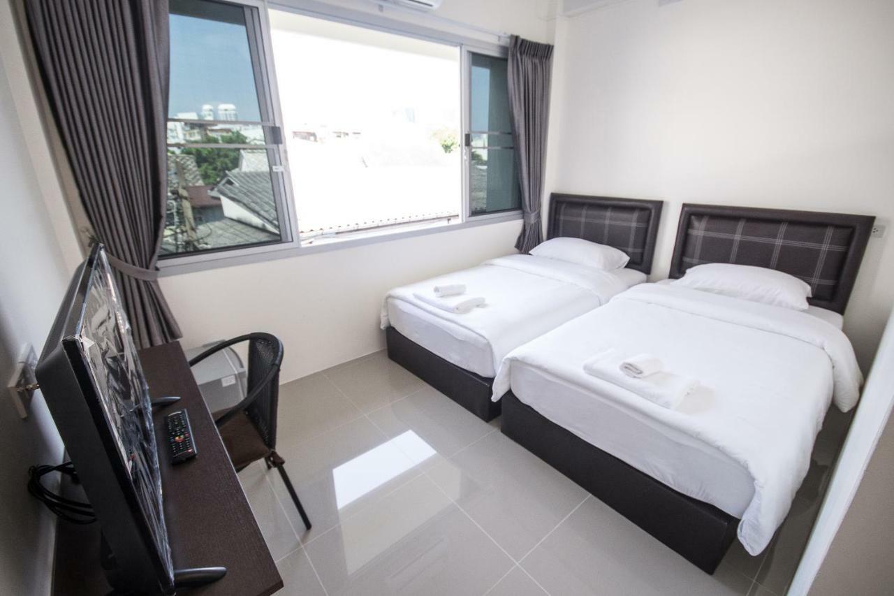 Ninaguesthouse Bangkok Exterior photo